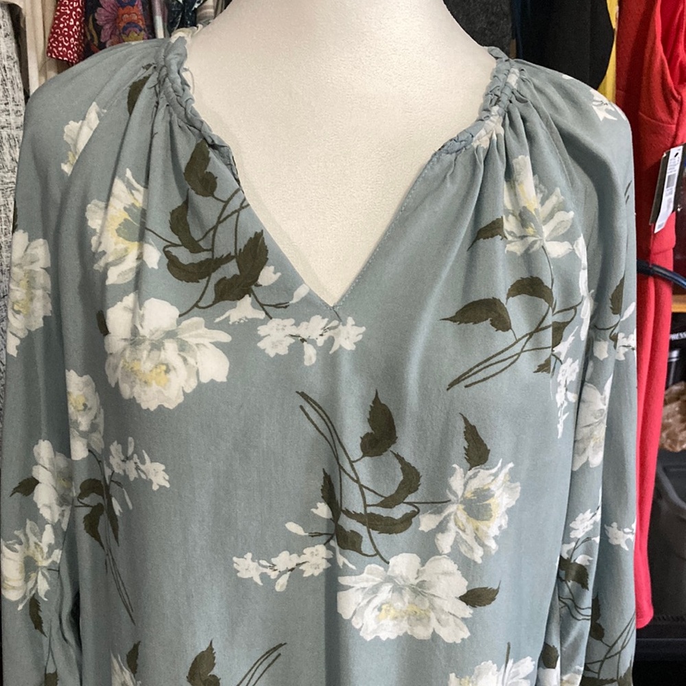 Angels Floral Top NEW WITHOUT TAGS